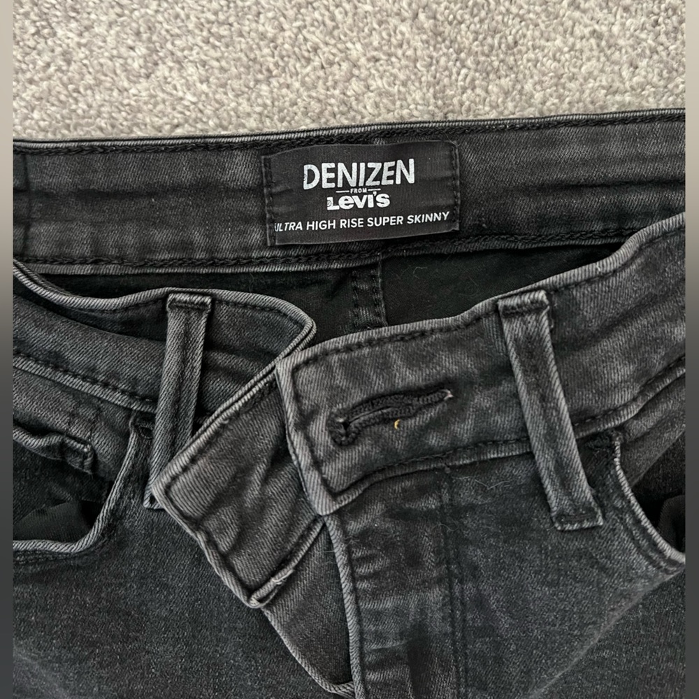 Levi’s - Picture 2 of 4